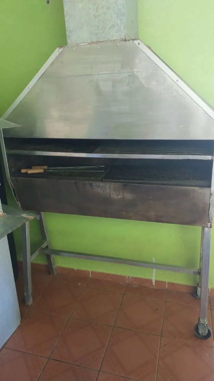 Churrasqueira Grande Profissional com Coifa e Chaminé