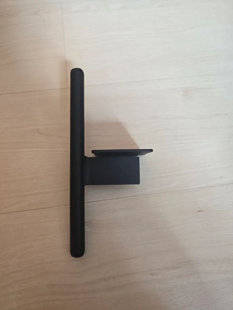Pe de movel metálico preto