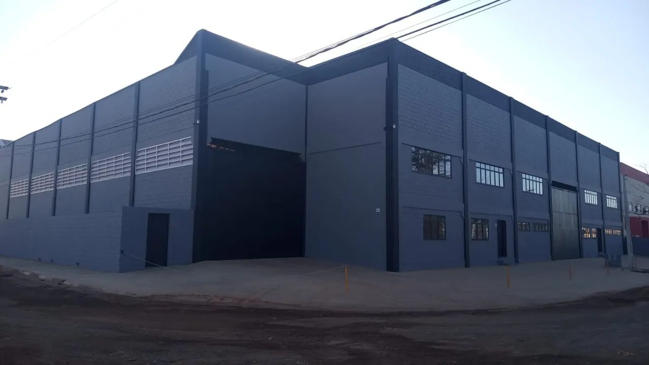 Galpão 1.050m e 1.250m para alugar em ótima localização - Foto 4