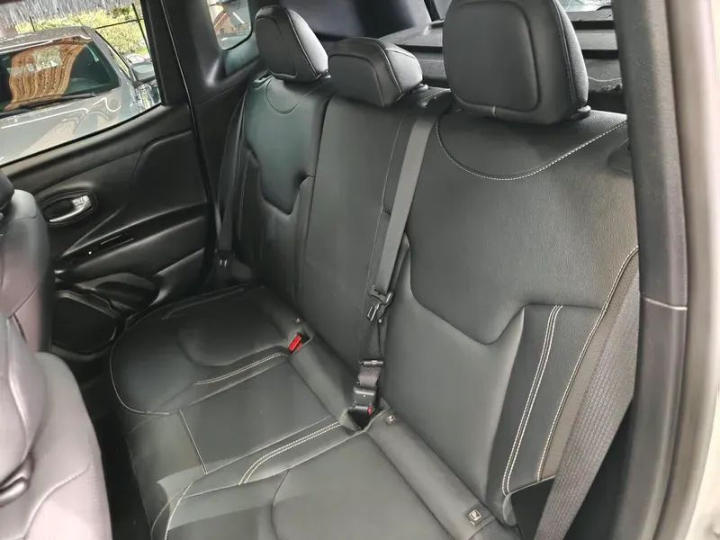Jeep Renegade Long. T270 1.3 TB 4x2 Flex Aut., foto 18 de 19