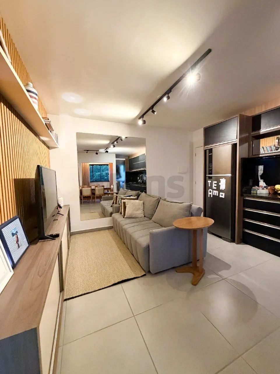 Apartamento 2 dormitórios, sacada com churrasqueira, semimobiliado em Criciúma - Foto 4