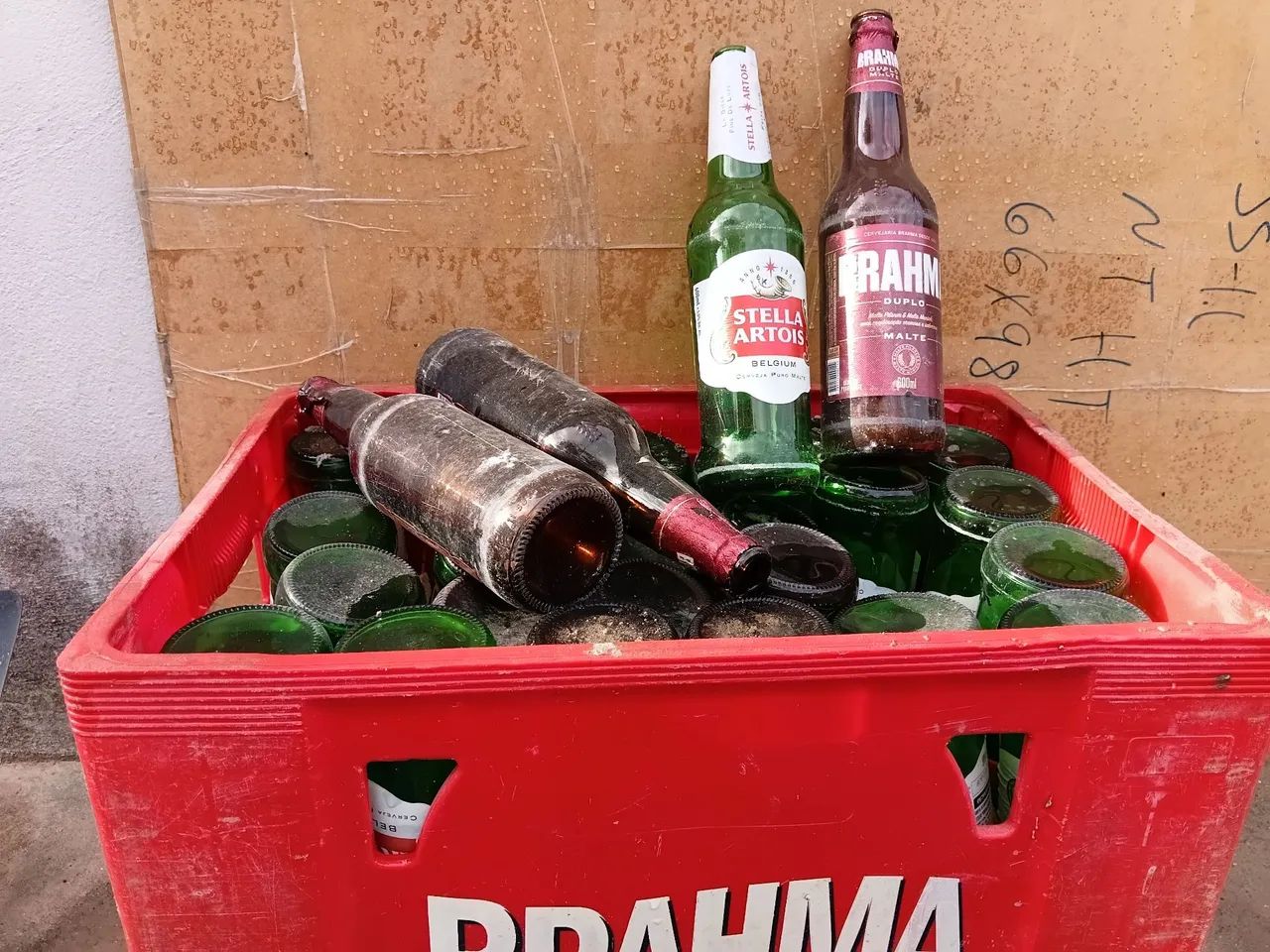 Vendo essa grade de serveja misturado com Estela e brahma - Foto 2