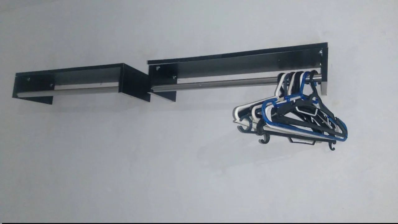 Vendo 2 Cabideiros 