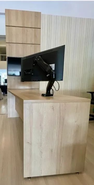 MÓVEIS PLANEJADOS DE SHOWROOM - MESA DE ESTUDOS - Foto 2