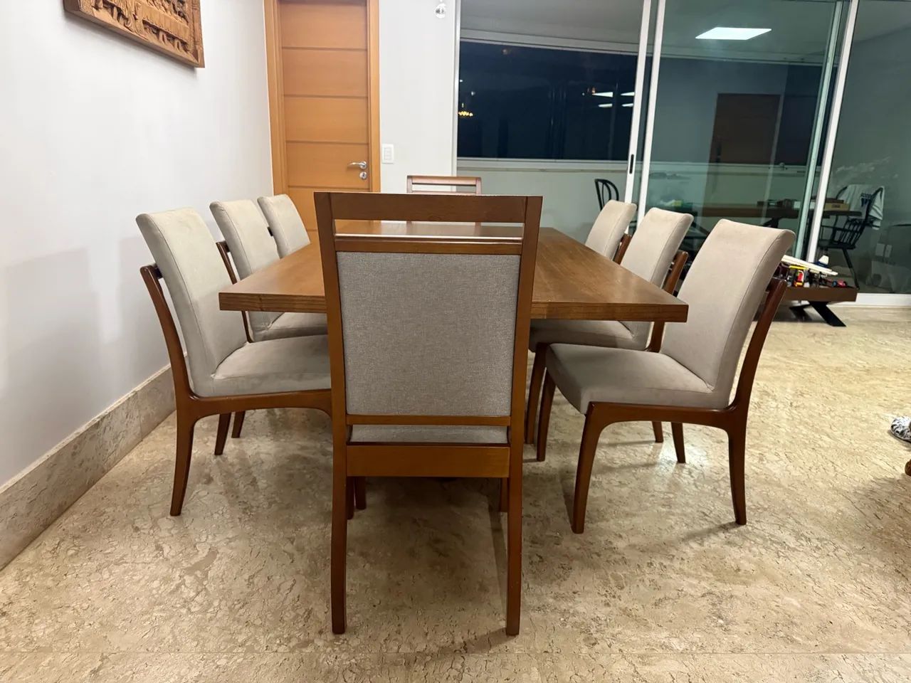 Conjunto de mesa com 8 cadeiras em madeira maciça  - Foto 5
