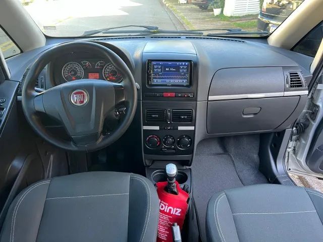 Fiat Idea Attractive 1.4 Fire Flex 8V 5P 2011 - Foto 2