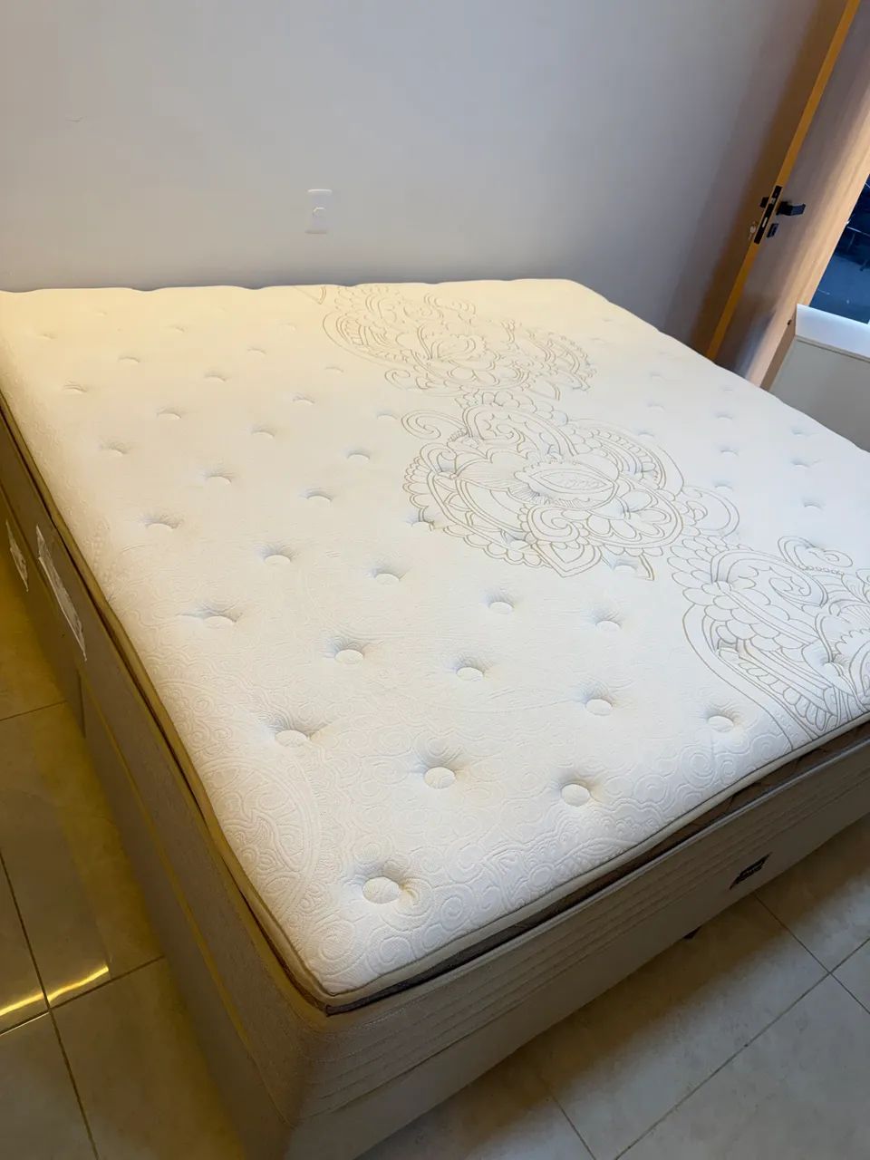 Cama Box super king