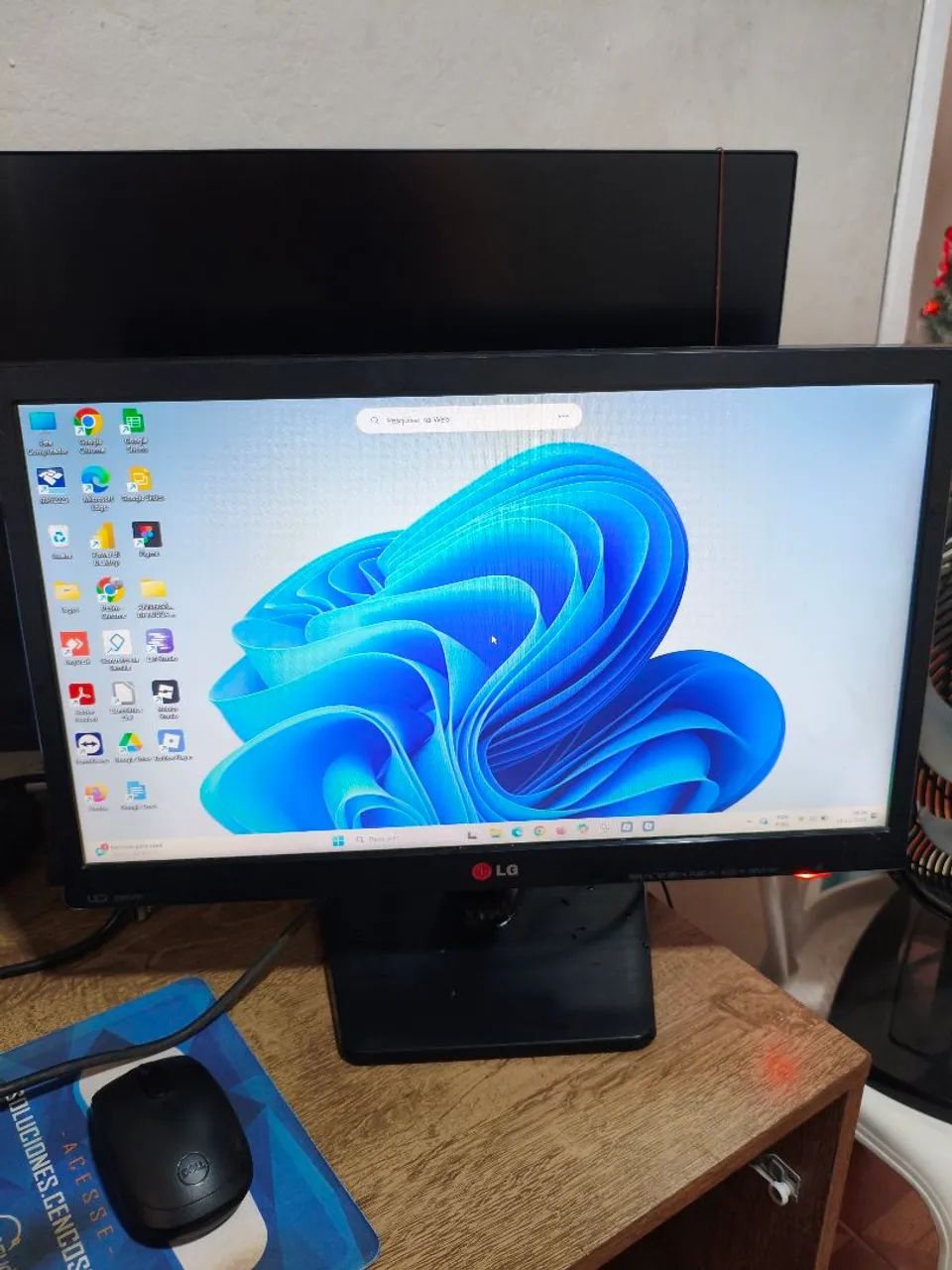 Vendo dois monitores de 15 e 20 polegadas LG