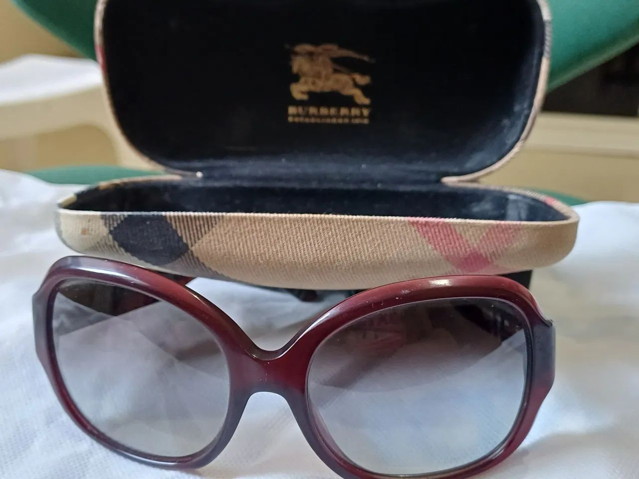 Óculos de Sol Burberry B4058 Original - Bordô com Estojo