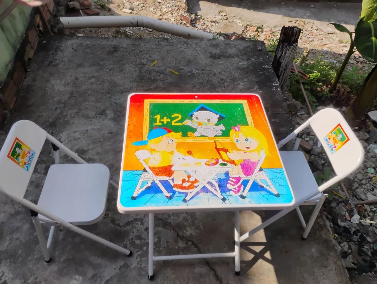 Mesa com cadeira infantil 