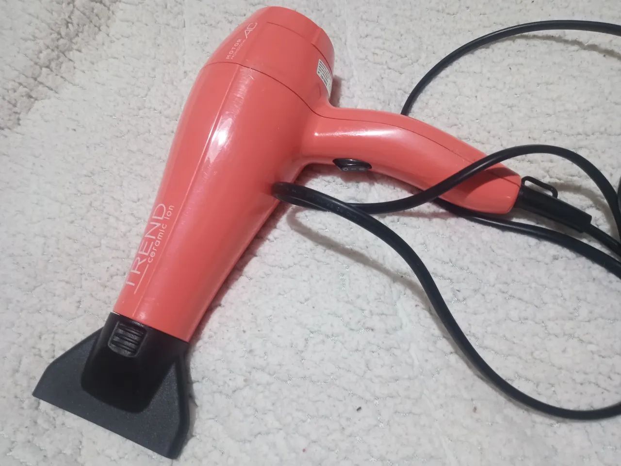 Secador de cabelo da marca Gama profissional funcionando perfeitamente