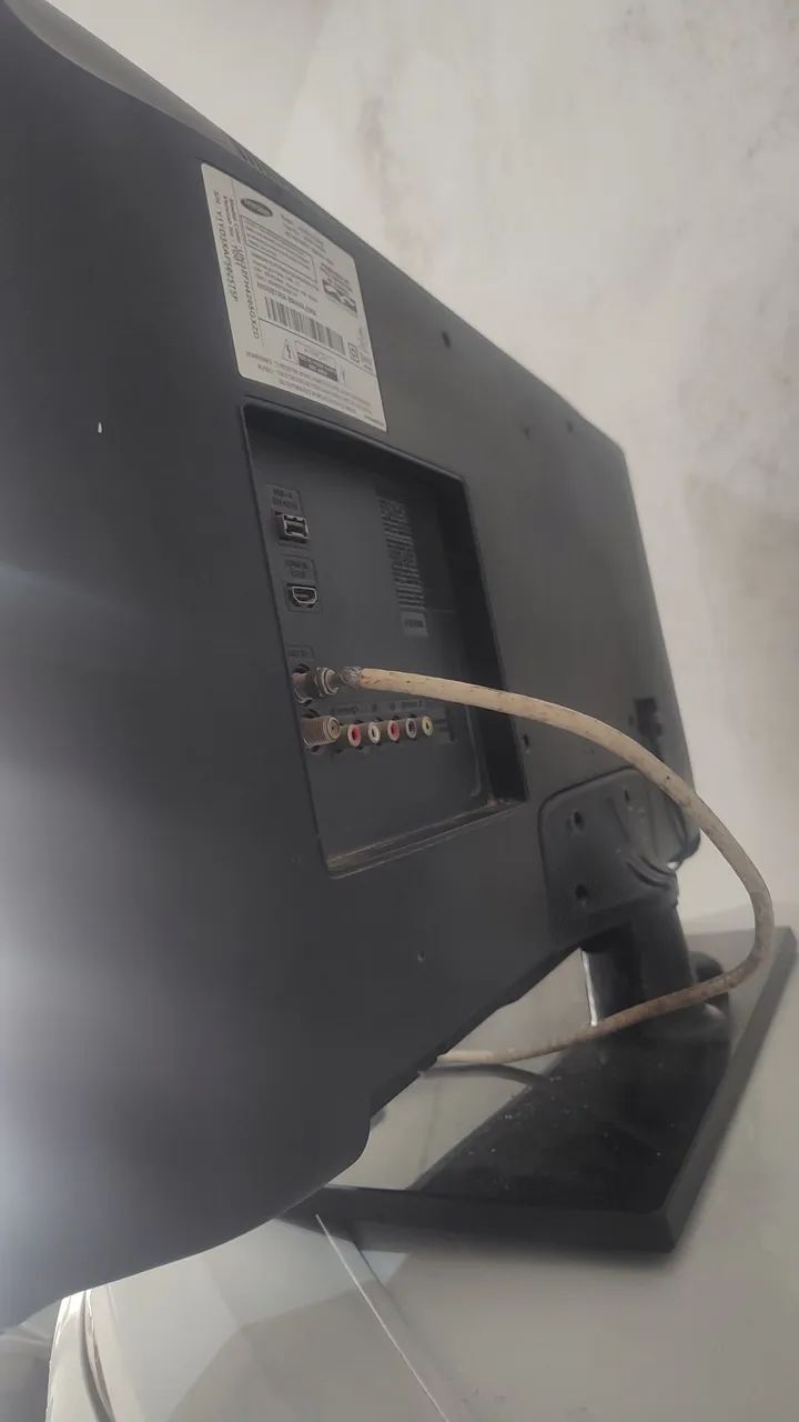 Vendo está tv 32 polegadas não é smart leia a descrição do anúncio.  - Foto 2