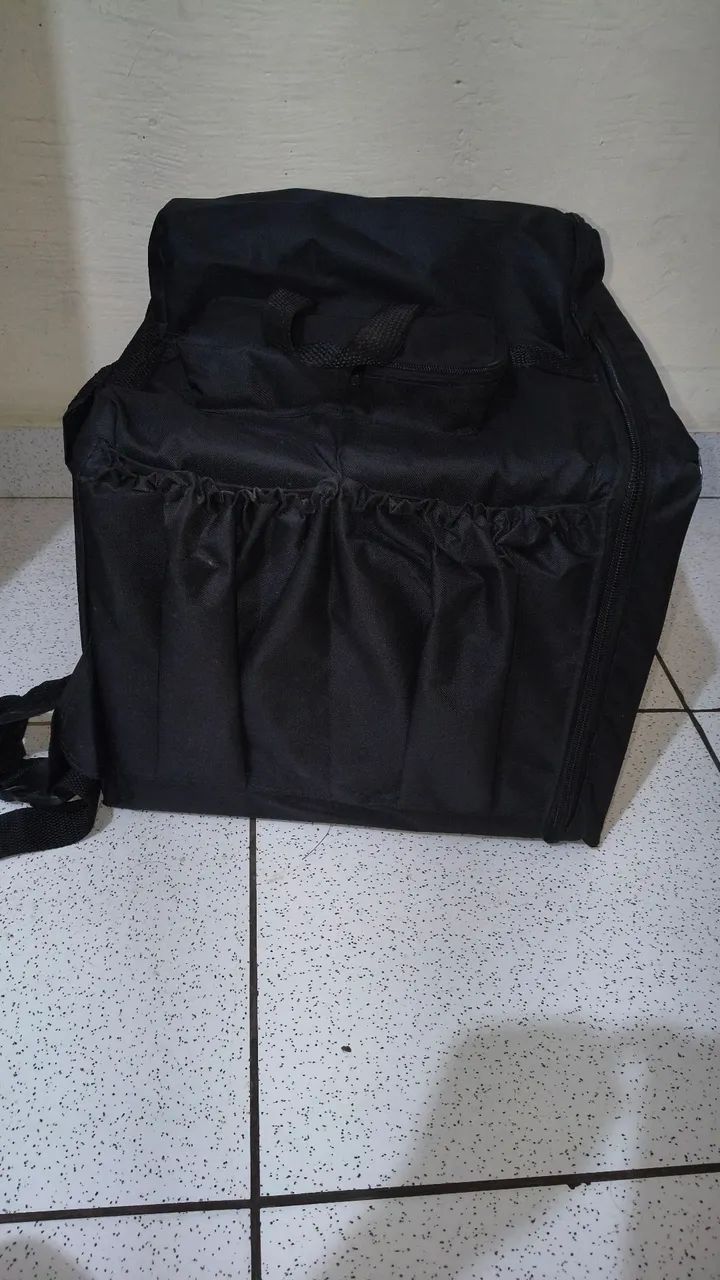 Bag Delivery 45L Preta - Estado de Nova. Comprei mas não usei.  - Foto 3