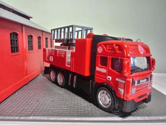 MINIATURA BOMBEIROS SINOTRUCK HOWO A7 FIRE ENGINE ELEVATOR 49 ESCALA 1/75 - Foto 2