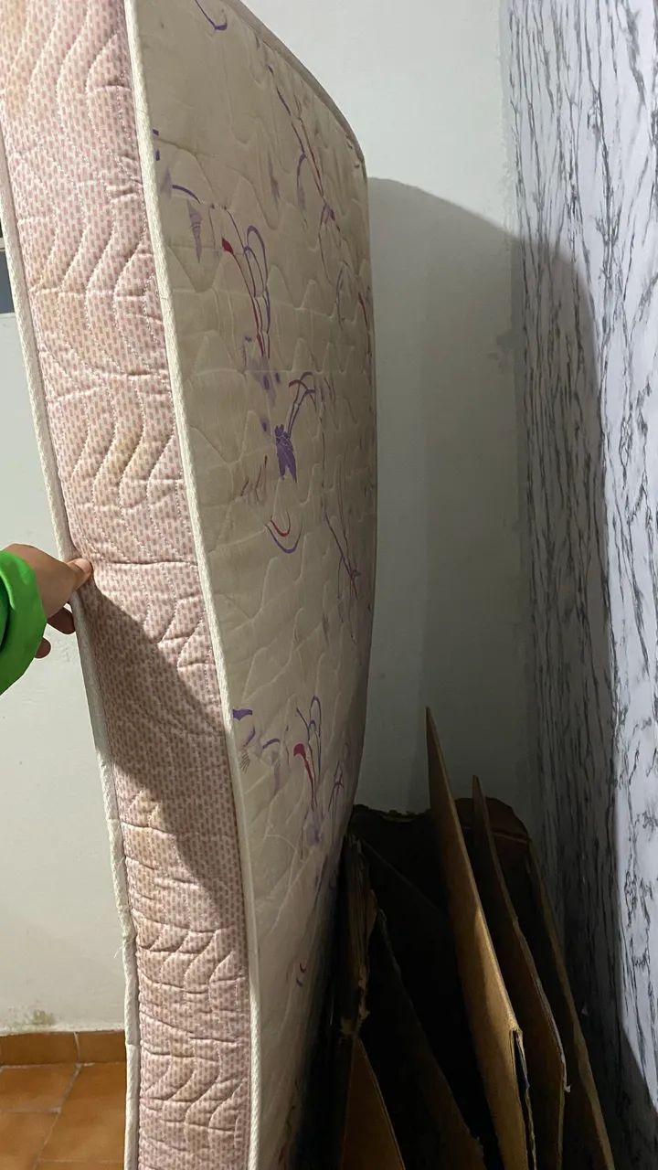 Vende-se colchão de solteiro seminovo - Foto 2