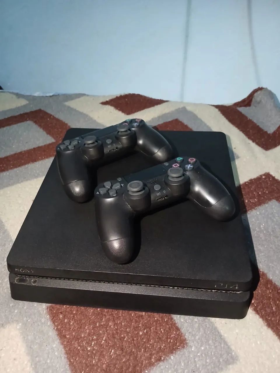 Vendo PS4 Slim com dois jogos - Foto 2