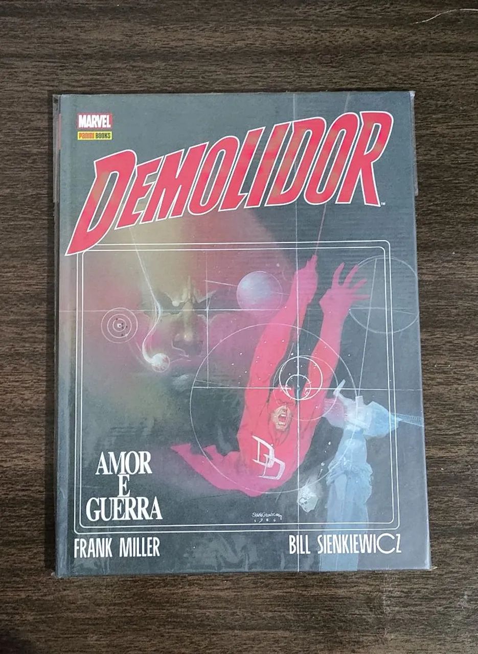 Demolidor: Amor e Guerra (Marvel Graphic Novel)