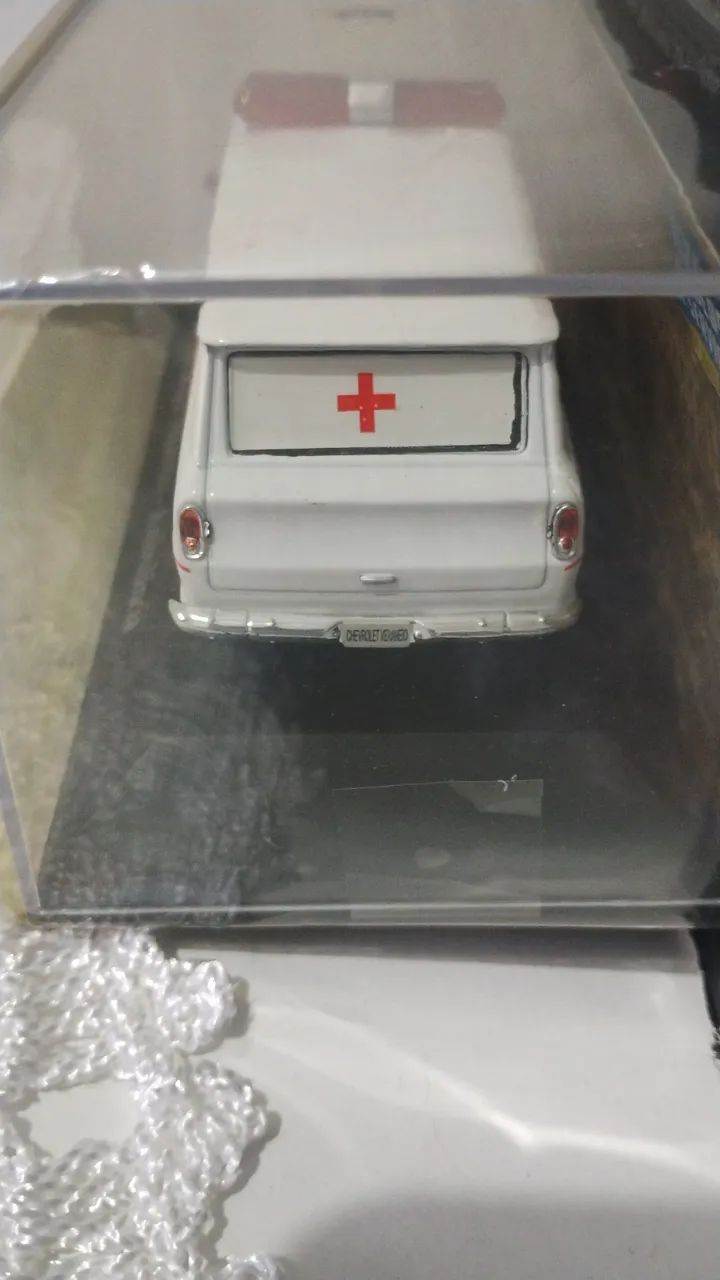 Miniatura Veraneio Ambulância  - Foto 3