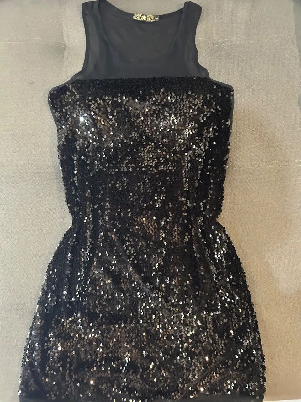 VESTIDO DE PAETÊ COM BOJO, TODO FORADO.  - Foto 2