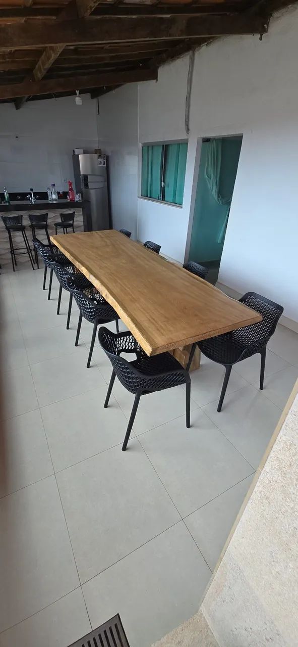 Mesa de madeira maciça rústica com bancos  - Foto 2