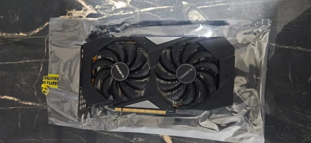 Placa de video 1660 SUPER