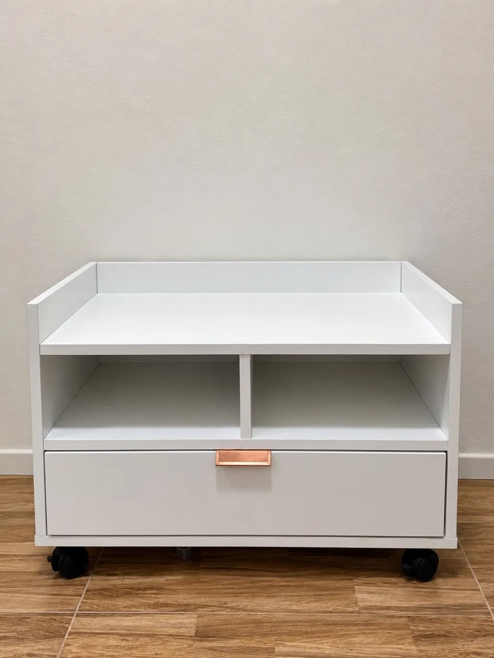 Rack branco elegante, já montado !