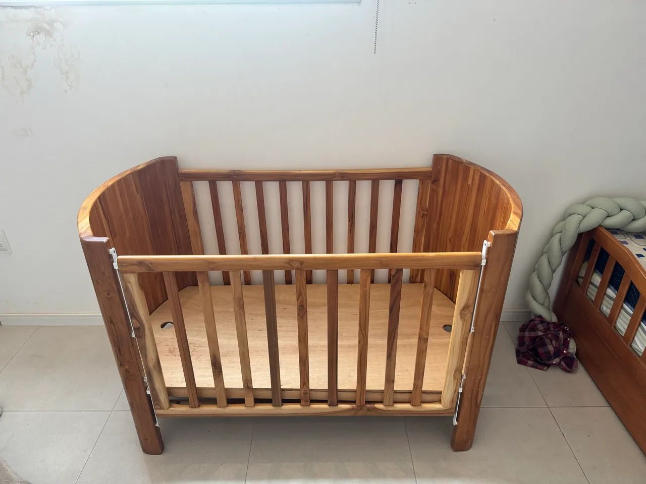 Vendo berço grande de madeira, novo.  - Foto 2
