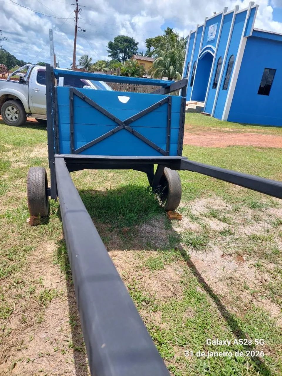 Carro de boi tipo carroça - madeira maciça - ótimo estado