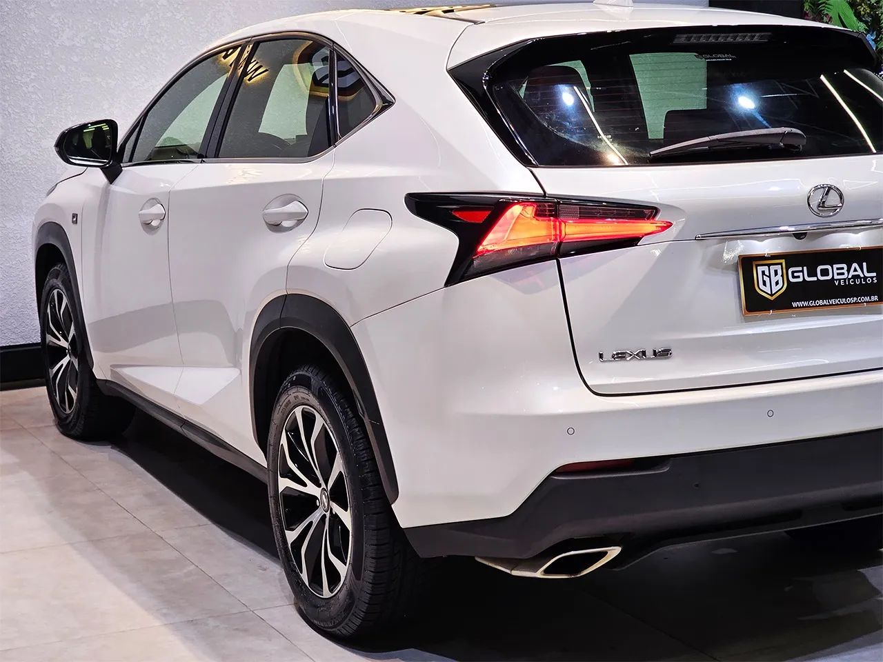 Lexus NX-200t F-sport 2.0 16V 238cv Aut., foto 15 de 20