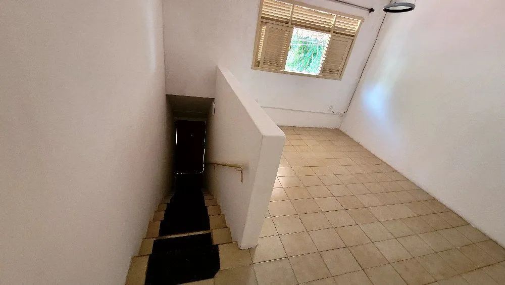 Alugo apto 2 quartos R$ 1200,00