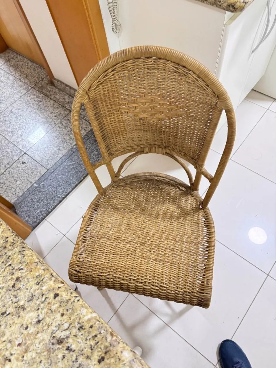Cadeira em Fibra Sintética | Estilo Bistrô | Excelente Estado - Foto 2