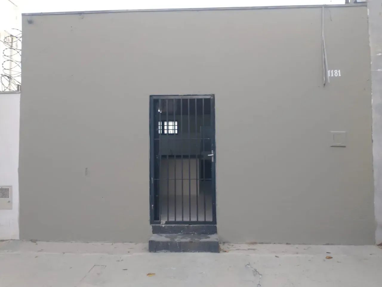 Aluga-se cômodo comercial com 50m² com excelente localização na rua da faculdade Unifran.