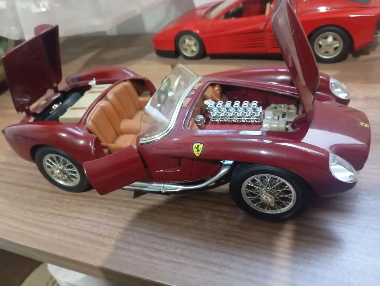 Carrinho miniatura Ferrari testa rossa 250 - Foto 2