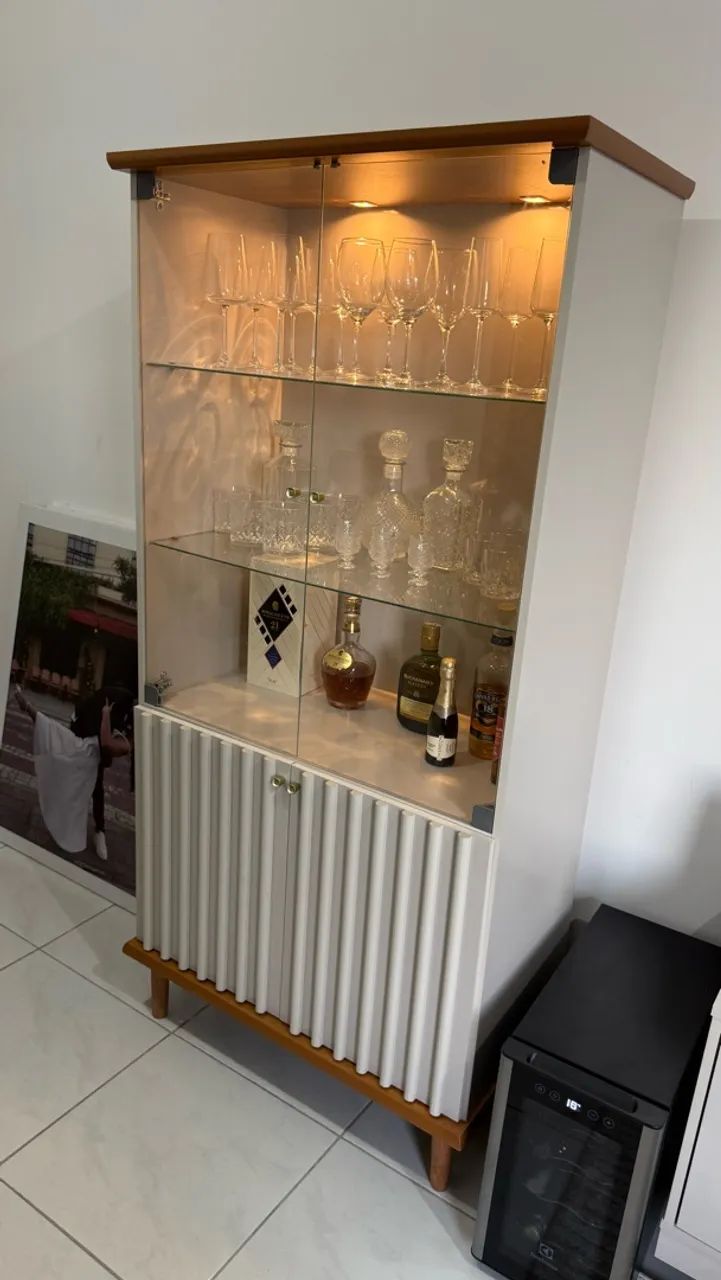 Cristaleira com led 100% MDF nova disponível 
