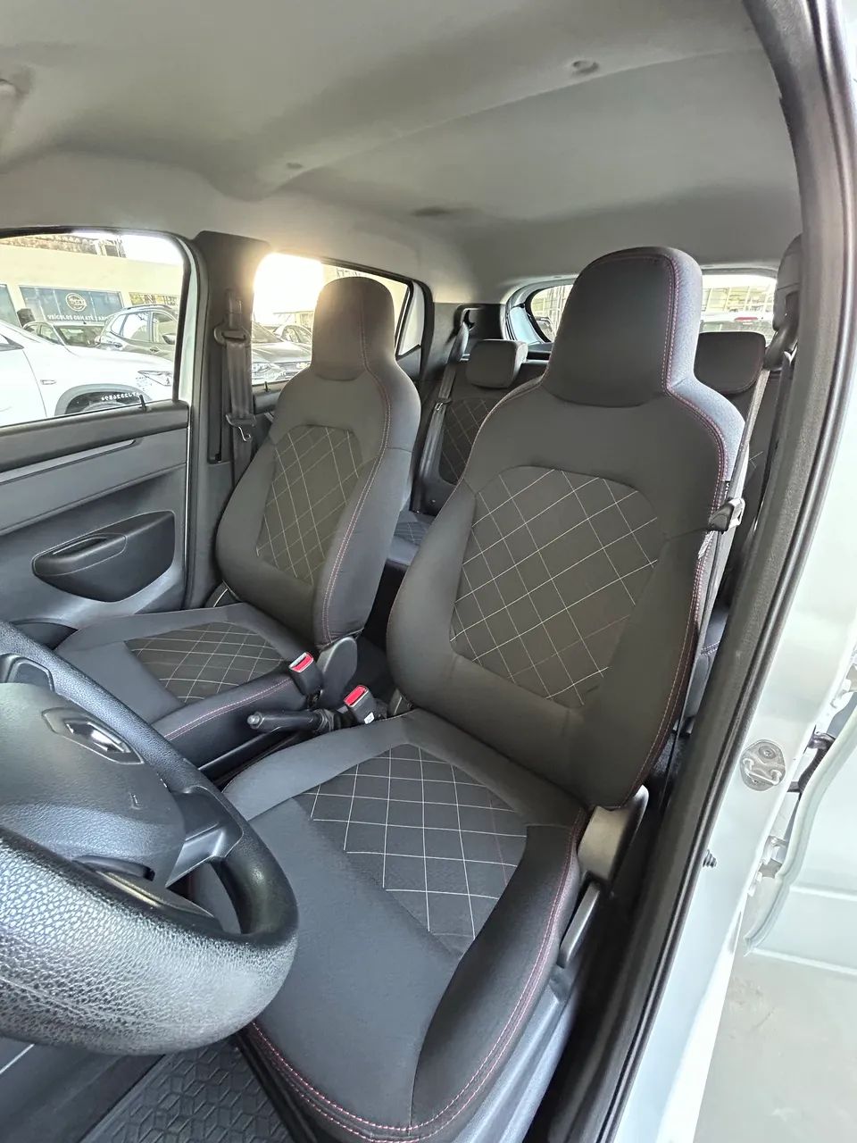 Vendo Kwid muito novo baixa km  - Foto 5