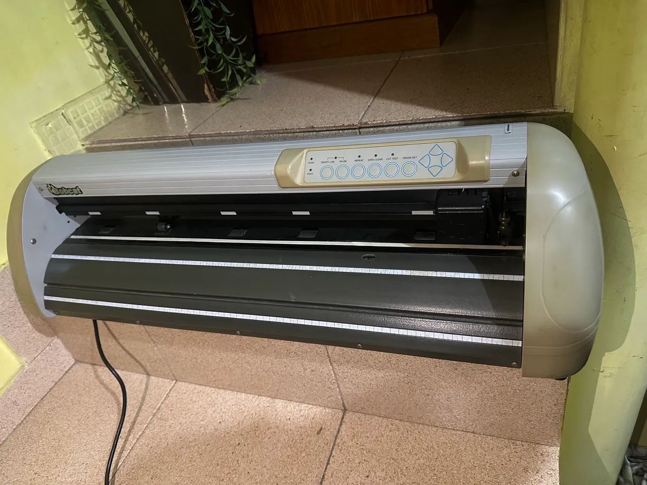 Vendo plotter de recorte Bobcat BI60 60cm - Foto 4