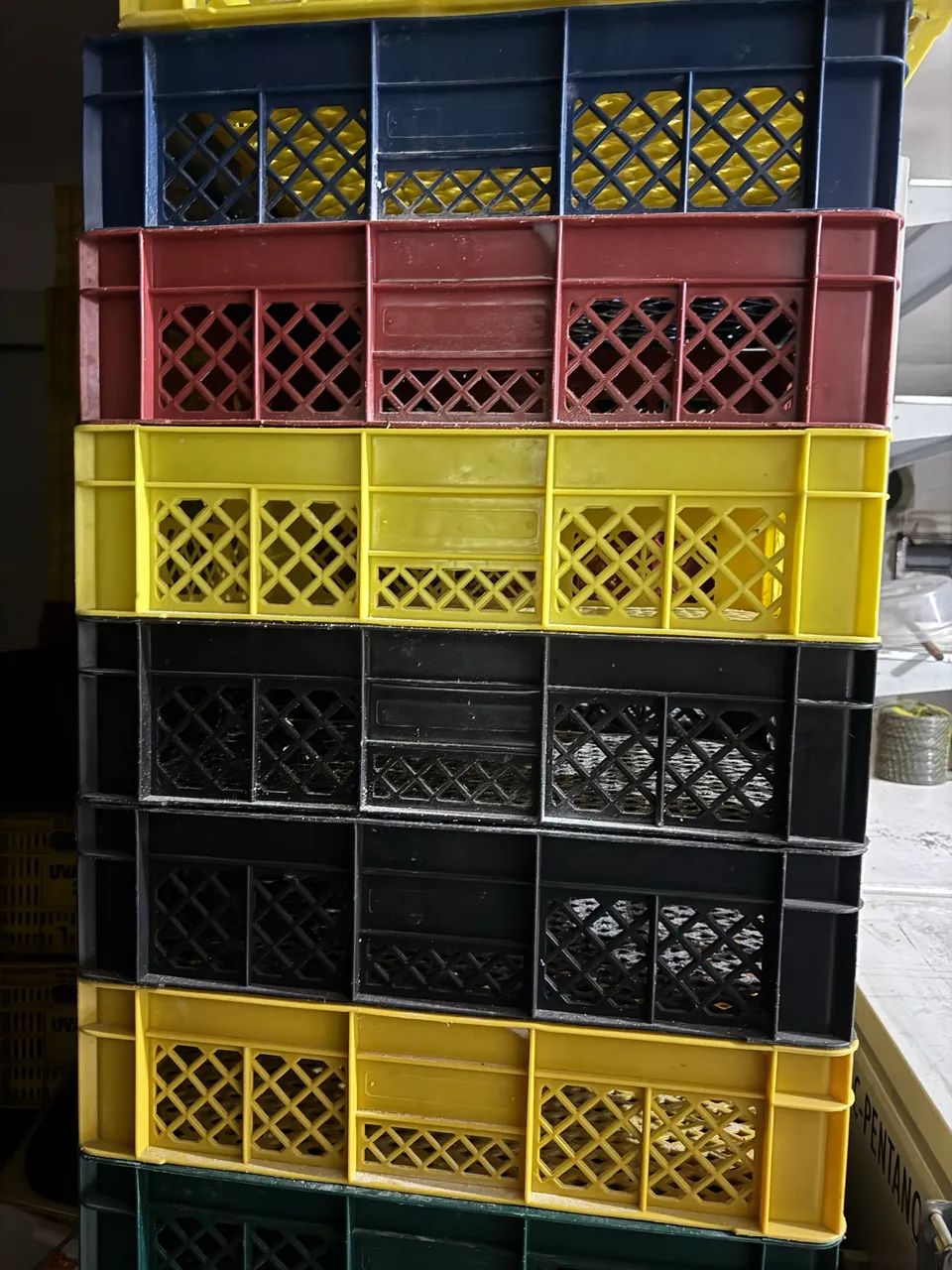 Caixas Plásticas Vazadas Empilháveis - Foto 3