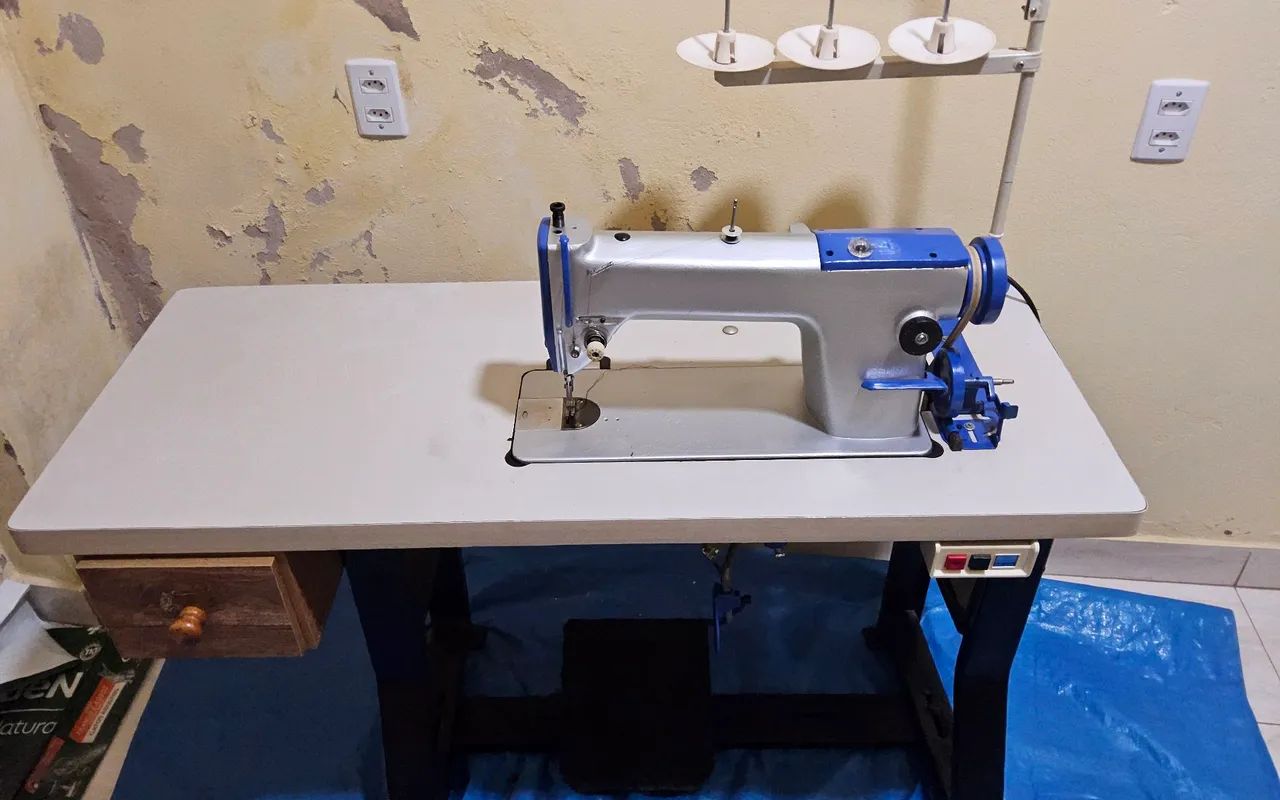 Vendo máquina de costura industrial Singer - Foto 5
