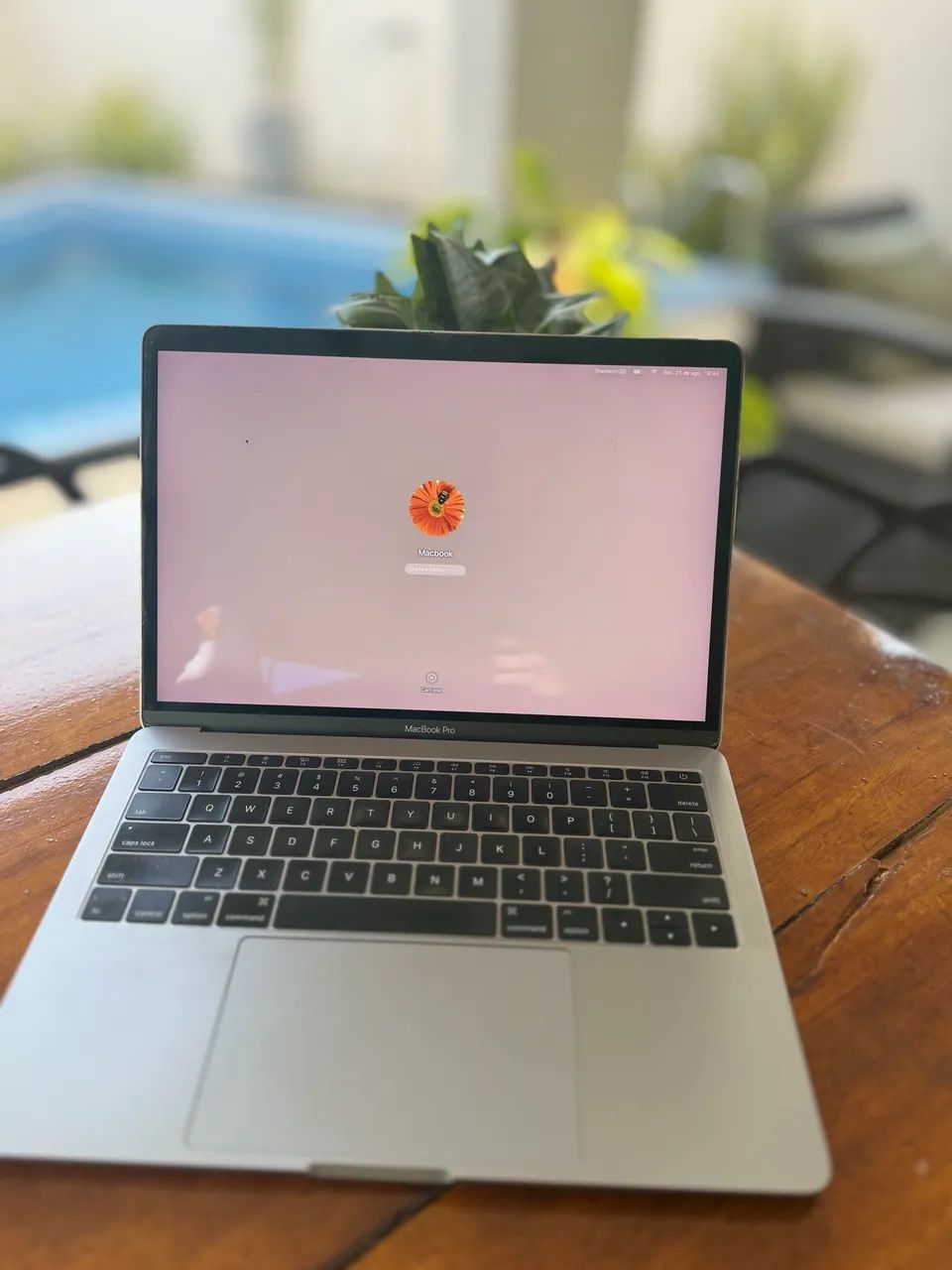 MacBook Pro 13 i5 8gb ram, ssd 256gb, placa video 1,5gb A1708