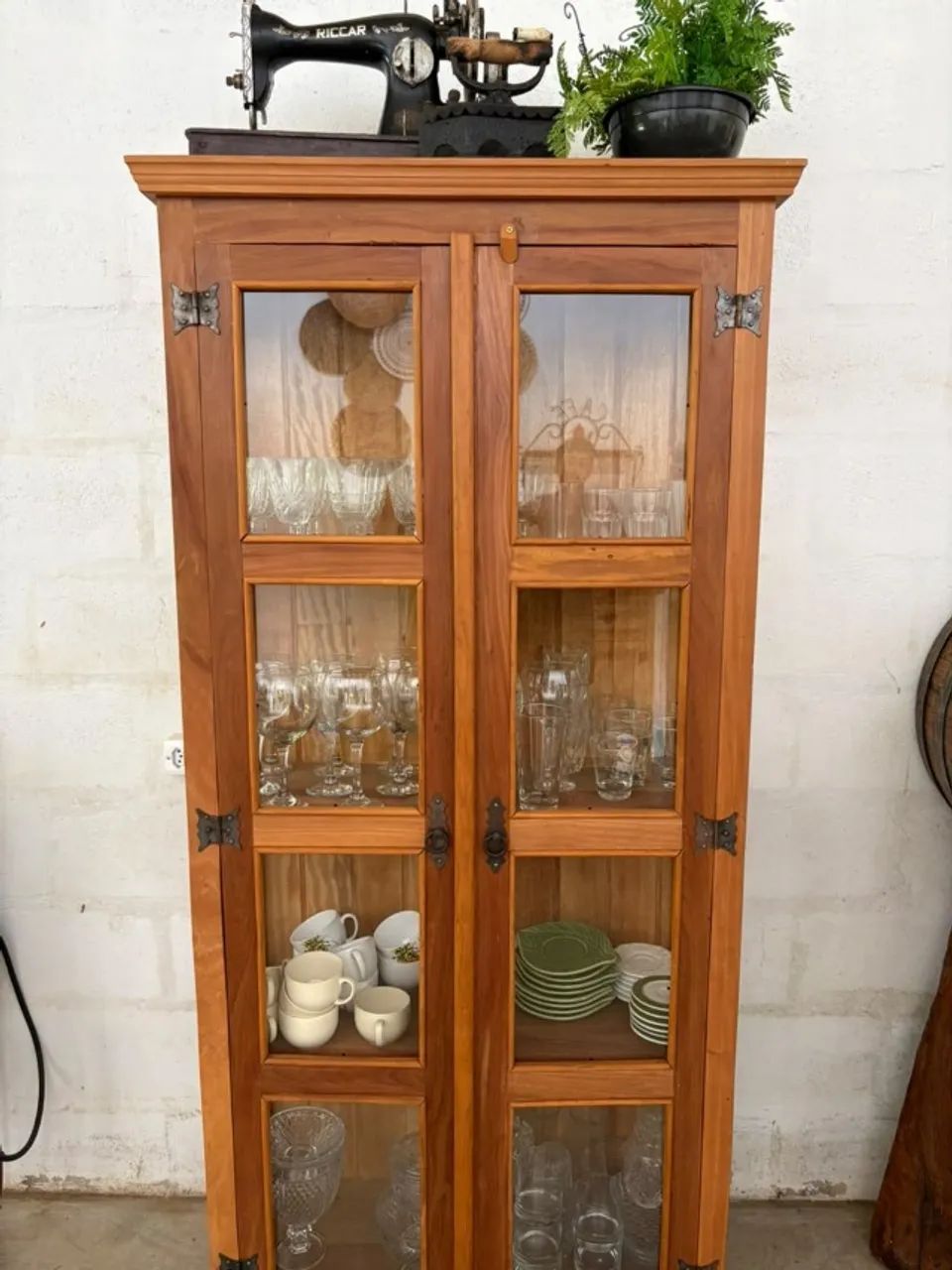 Cristaleira de Madeira Rustica