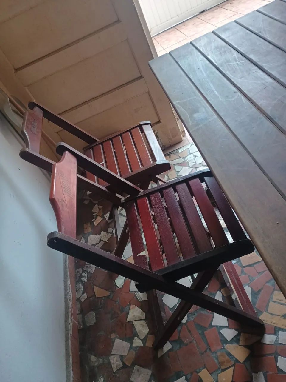 Mesa de madeira com 3 cadeiras  - Foto 3