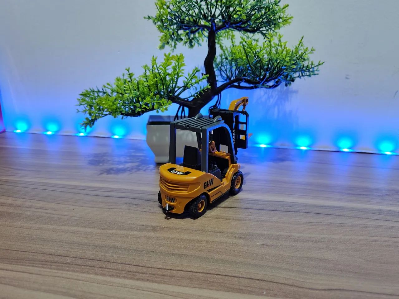 CARRINHO EMPILHADEIRA MINIATURA COLECIONAVEL - Foto 4