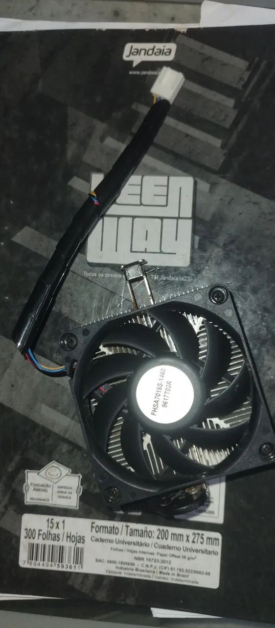 Vendo AMD Athlon 3000G acompanhado do cooler original AMD.