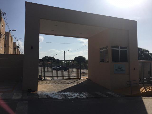 Alugo apartamento no Cond Altos do Calhau