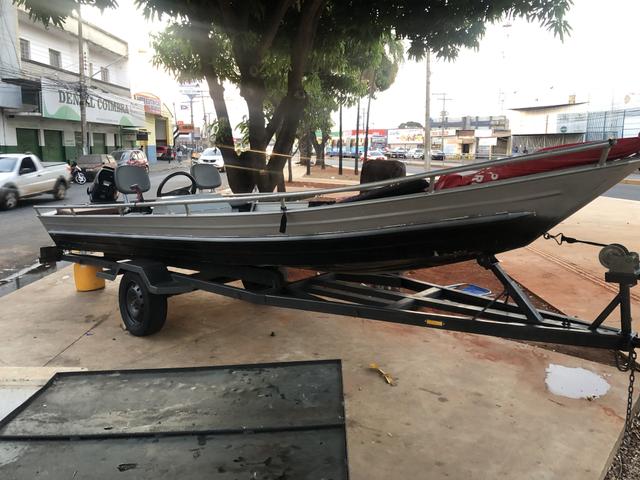 Canoa vendo ou troco pôr materiais de Construção