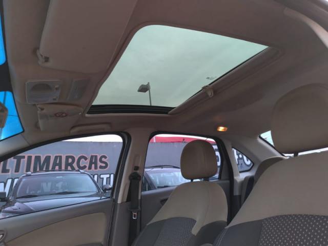 FIAT GRAND SIENA ESSENCE DUAL 1.6 FLEX 2013 com Teto Solar - Foto 12