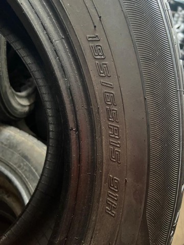 Pneus 195/65/15 Dunlop meia vida sem defeitos (não são riscados) - Foto 4