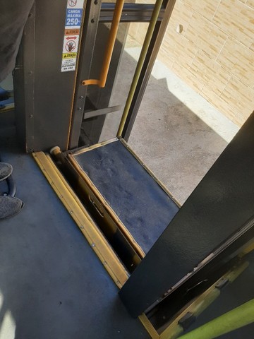 Plataforma elevatória (elevador) de cadeira de rodas para ônibus - Foto 3