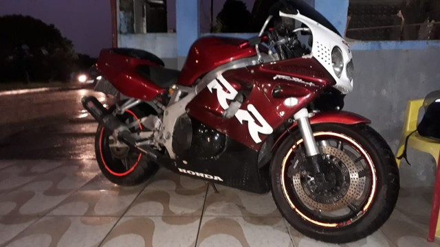MOTO HONDA CBR 900 RR