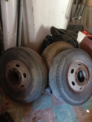 Roda  17,5 8 furos com pneu e camara - Foto 2